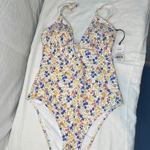 NWT Women’s Bathing Suit One Piece Size Small 4-6 Shade & Shore
